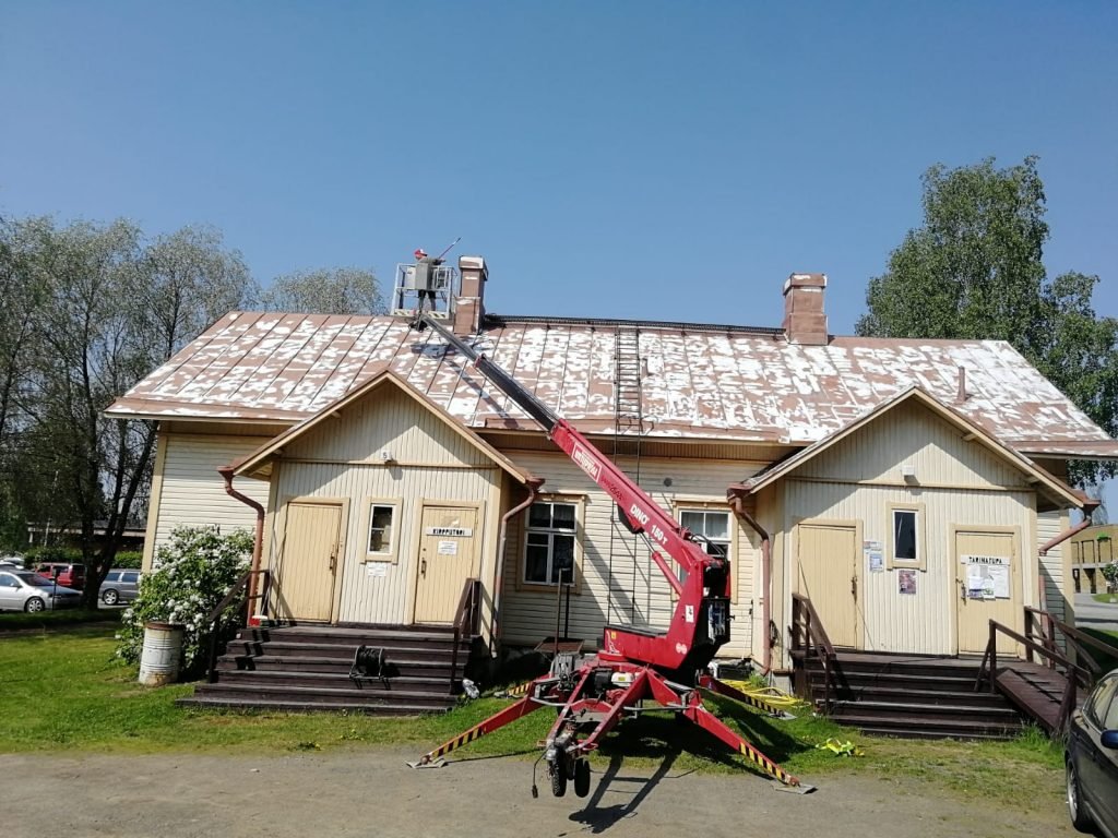 Peltikaton maalaus