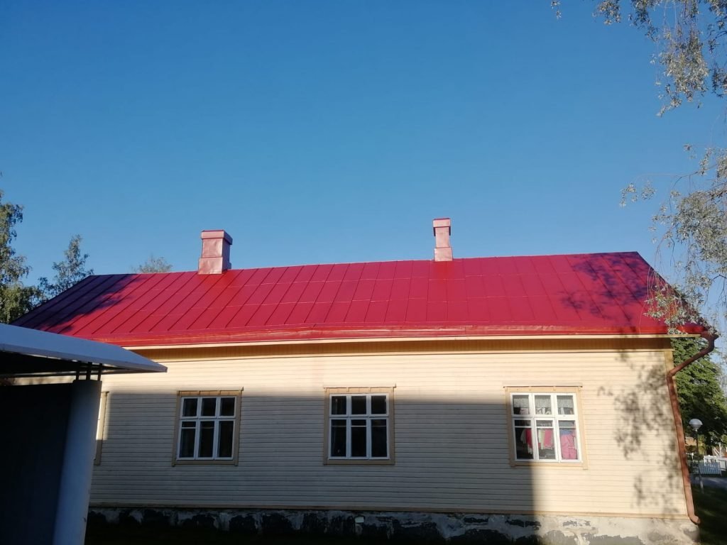 Valmis peltikaton maalaus